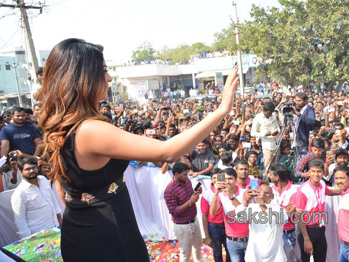 Anu Emmanuel launches B New Mobile store at Kurnool  - Sakshi2