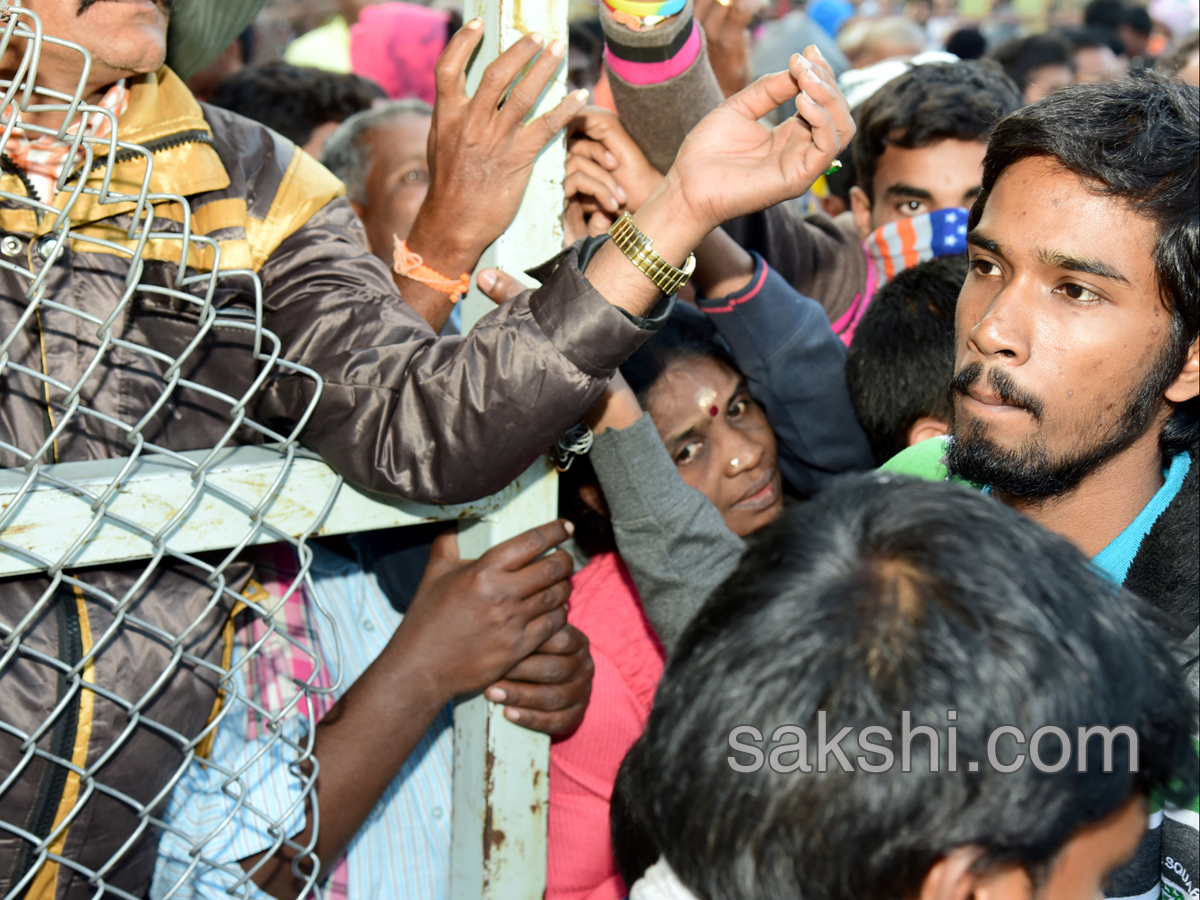 heavy rush pilgrims tirumala - Sakshi11