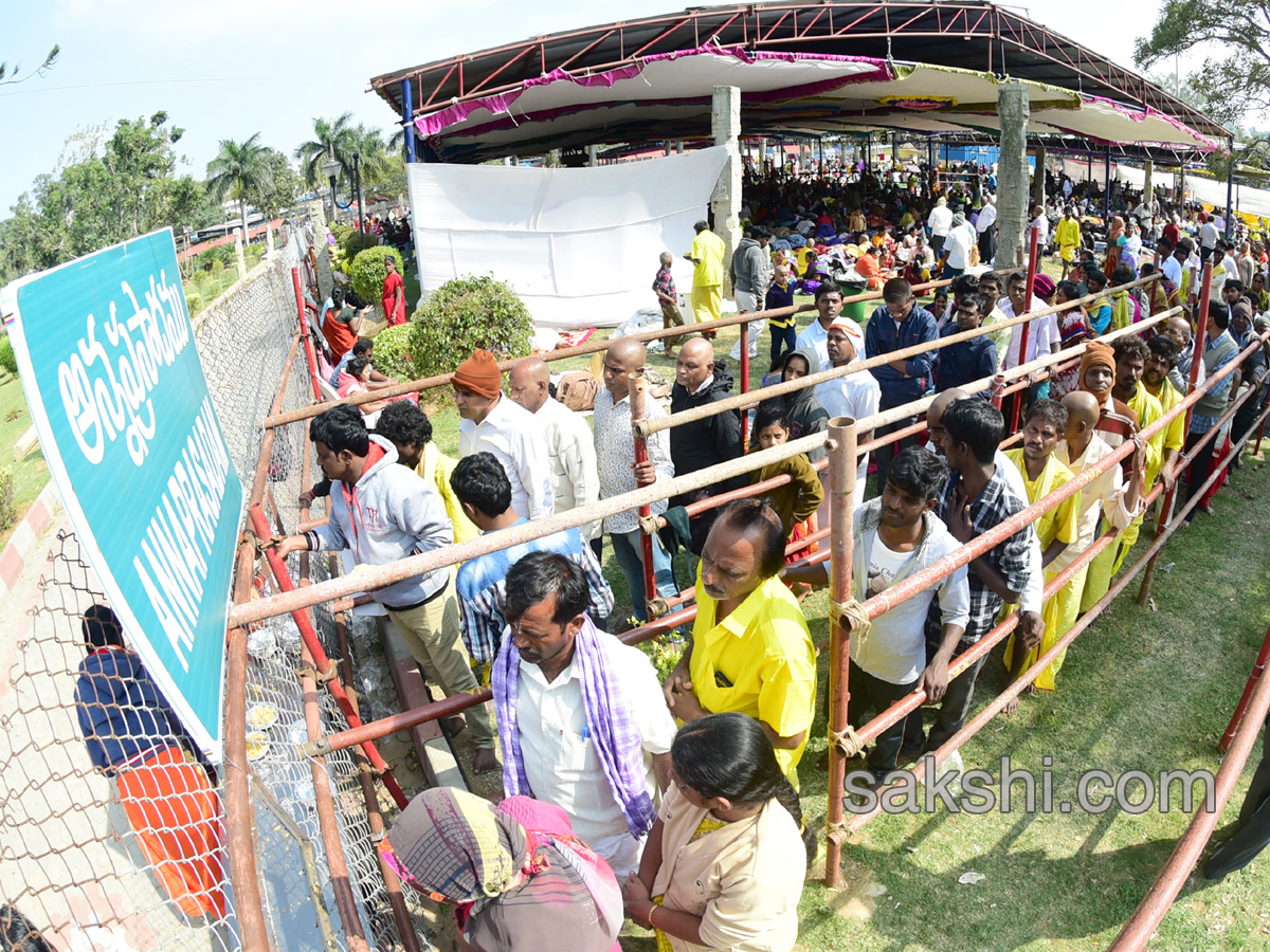 heavy rush pilgrims tirumala - Sakshi14