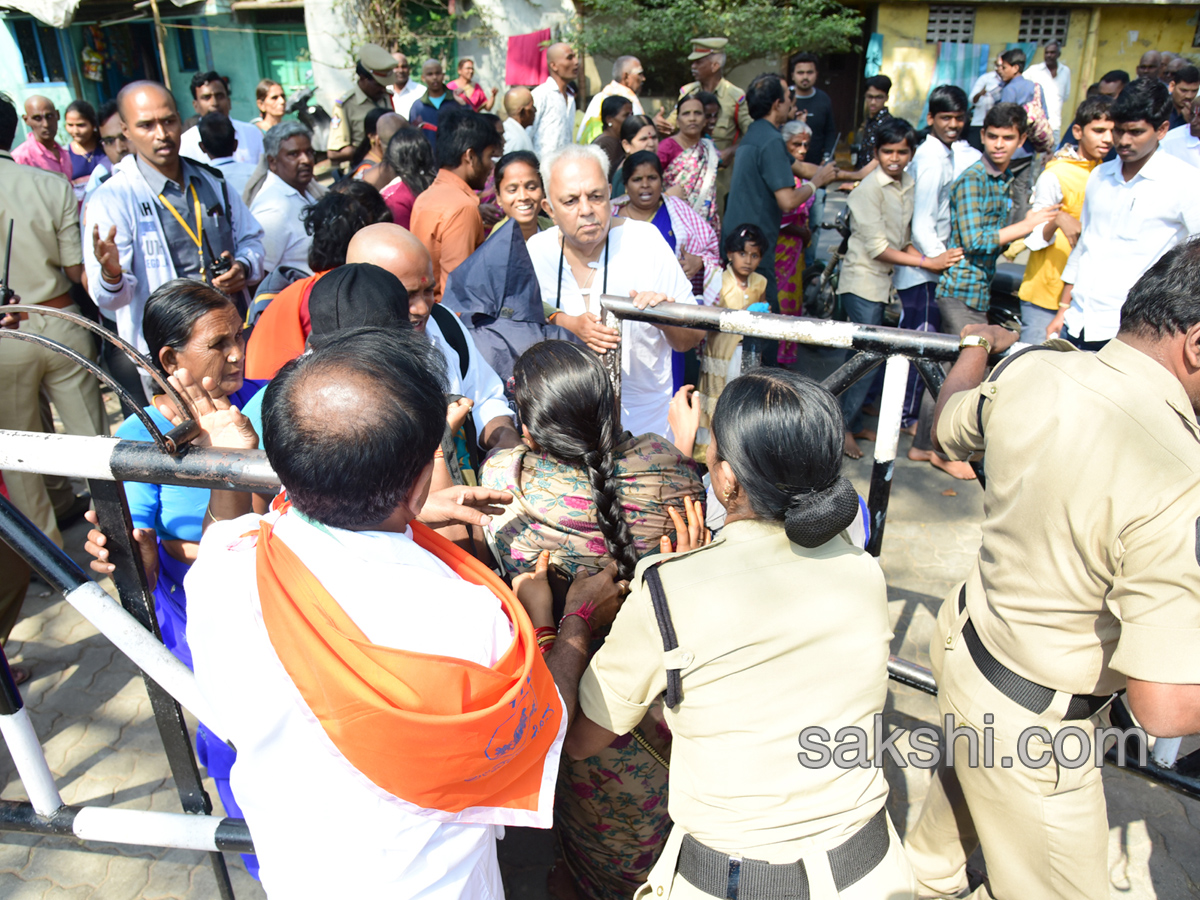 heavy rush pilgrims tirumala - Sakshi3