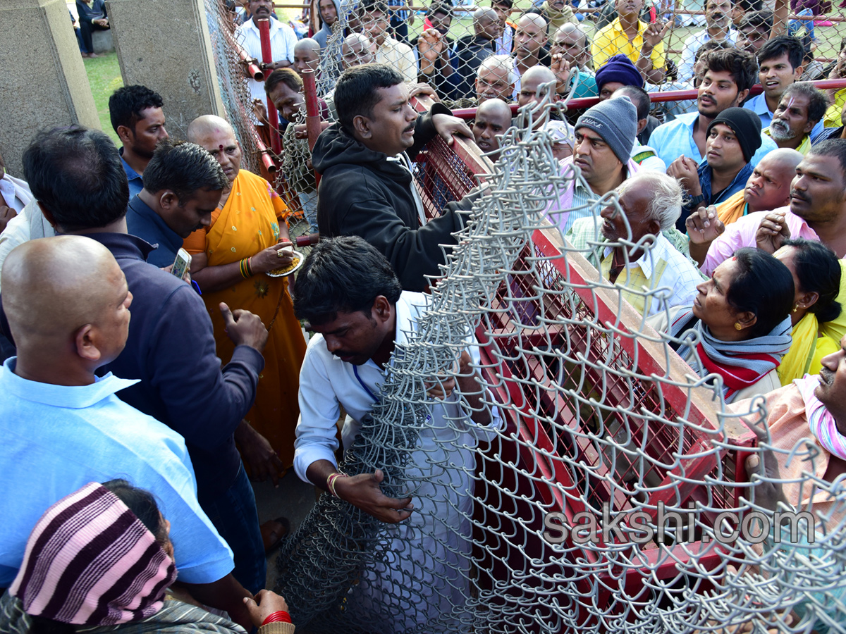 heavy rush pilgrims tirumala - Sakshi7