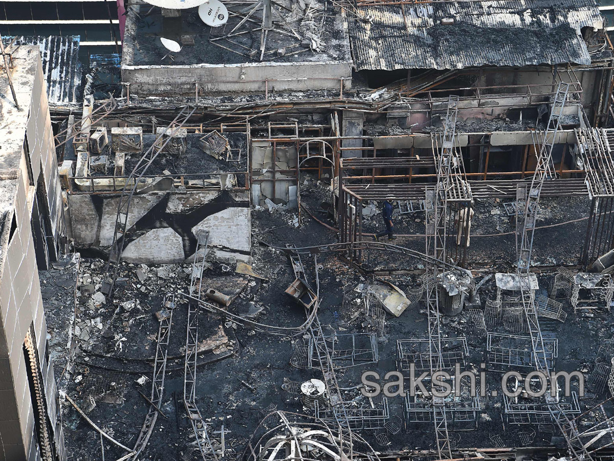  massive fire mumbai kamala mills building - Sakshi13