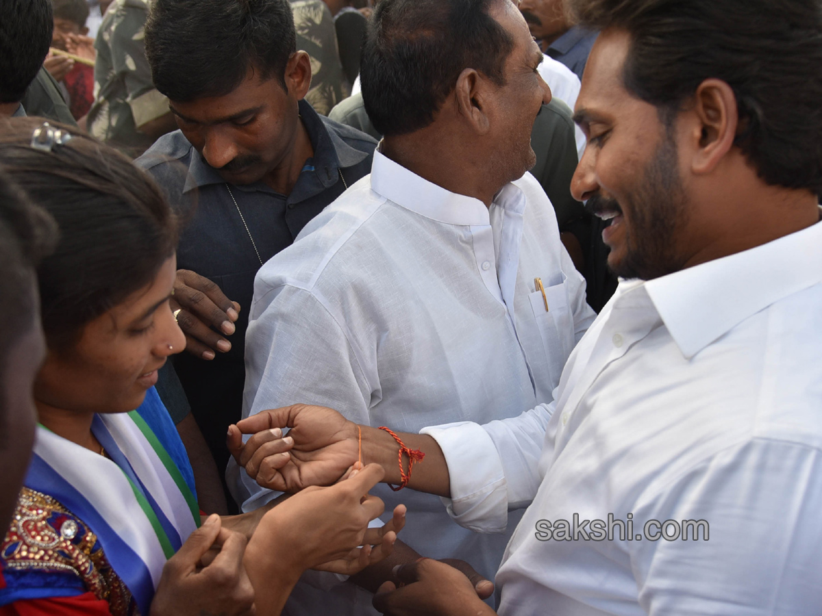 YS Jagan 48th Day PrajaSankalpaYatra end - Sakshi16