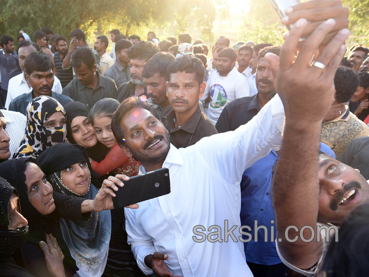 YS Jagan 48th Day PrajaSankalpaYatra end - Sakshi22