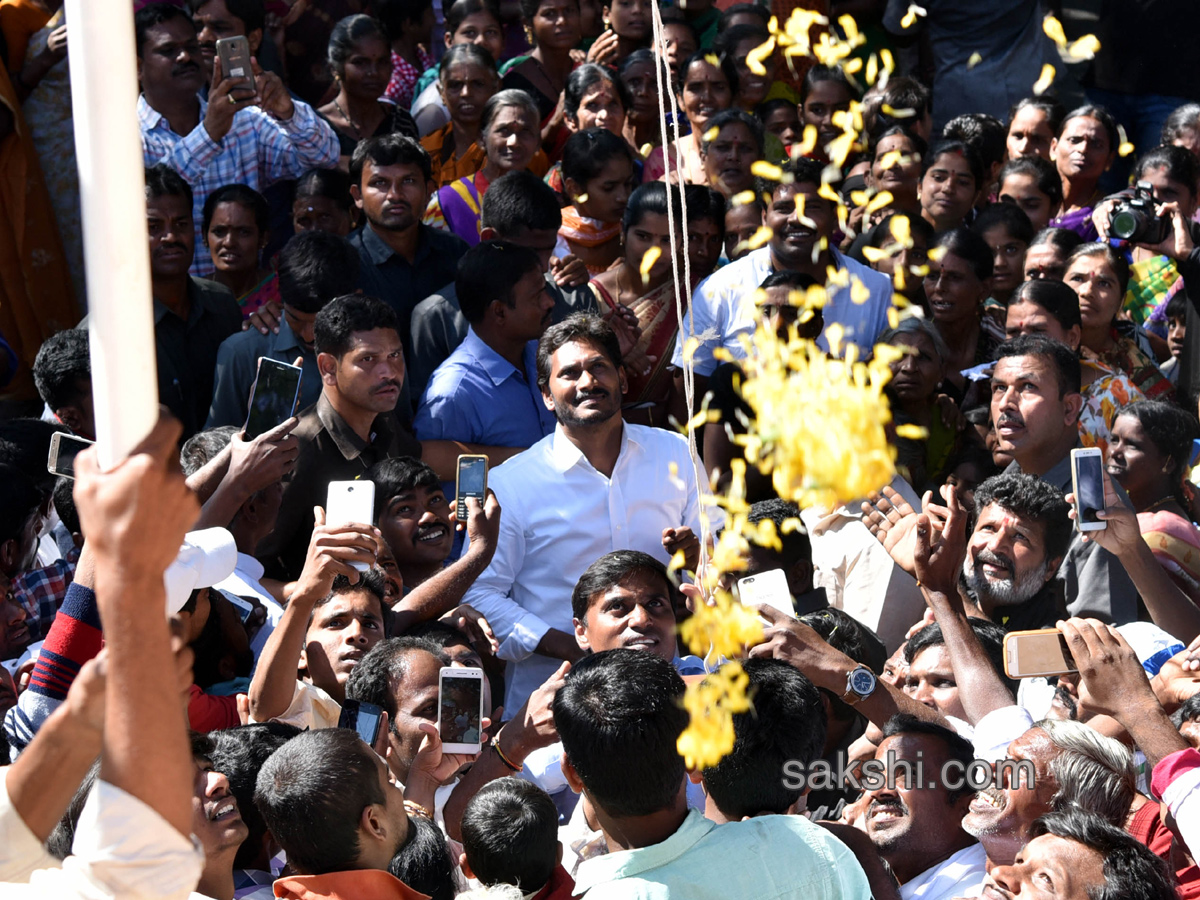 YS Jagan 48th Day PrajaSankalpaYatra end - Sakshi9