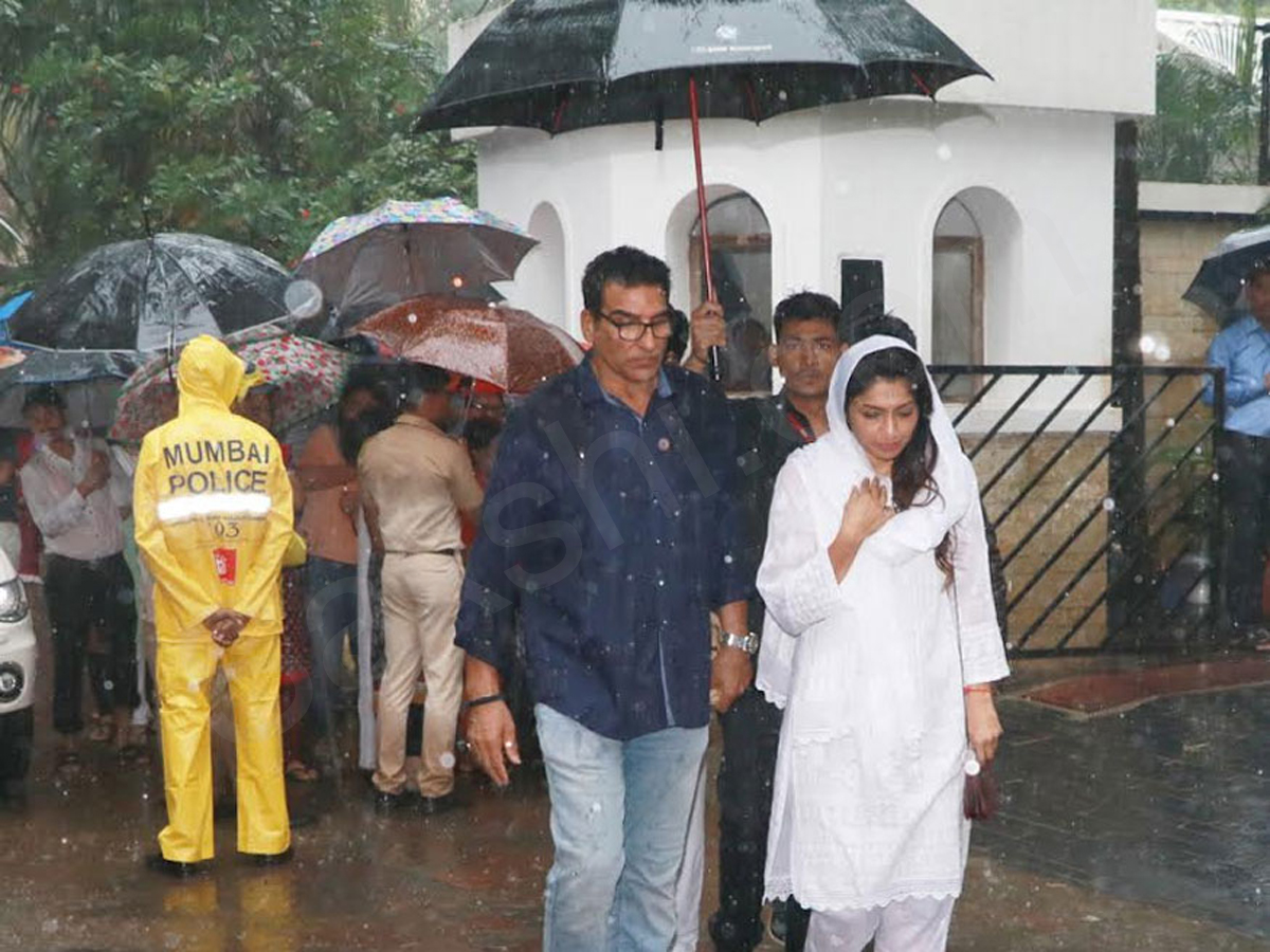 Shashi Kapoor's Funeral - Sakshi15