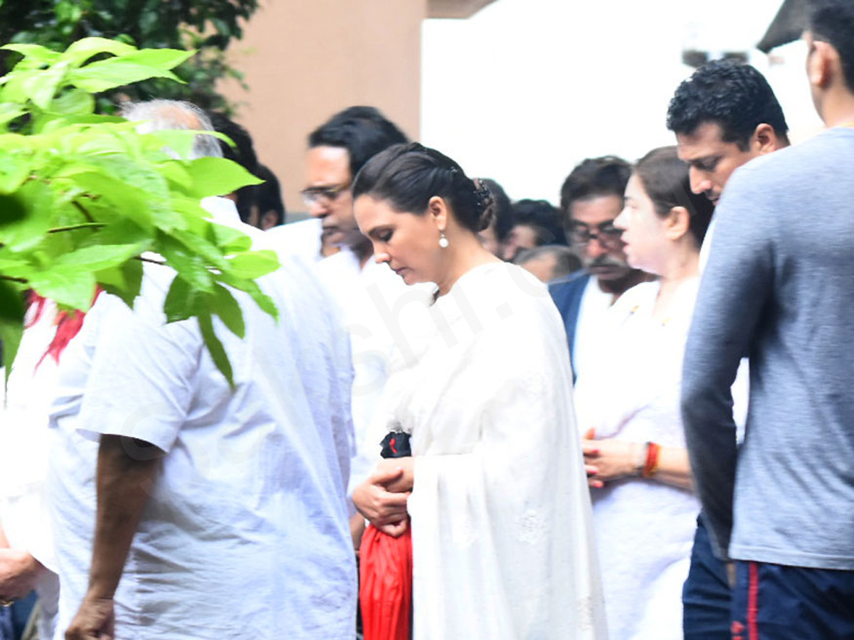 Shashi Kapoor's Funeral - Sakshi4