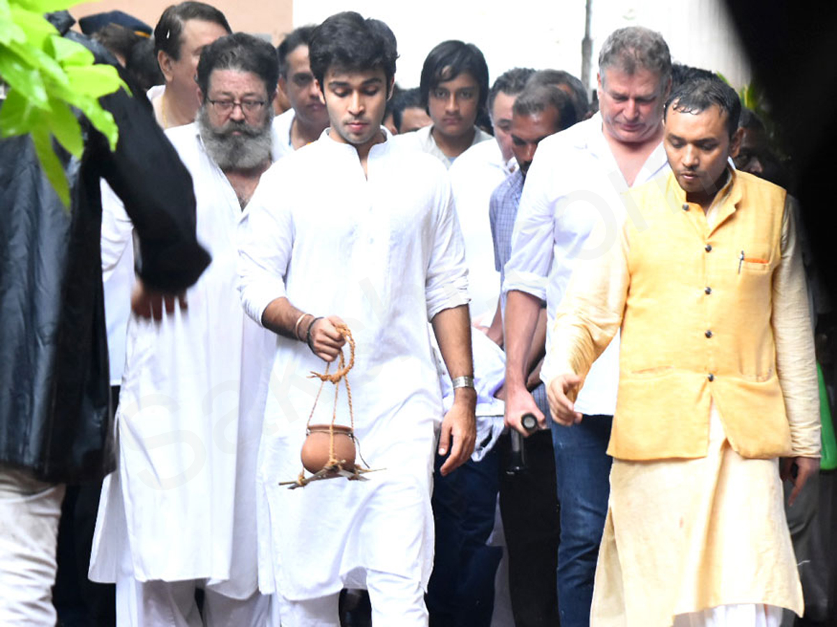 Shashi Kapoor's Funeral - Sakshi1