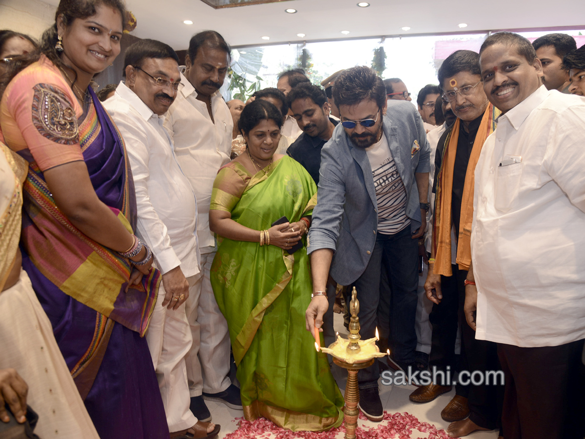 victory venkatesh at Rajamahendram - Sakshi1