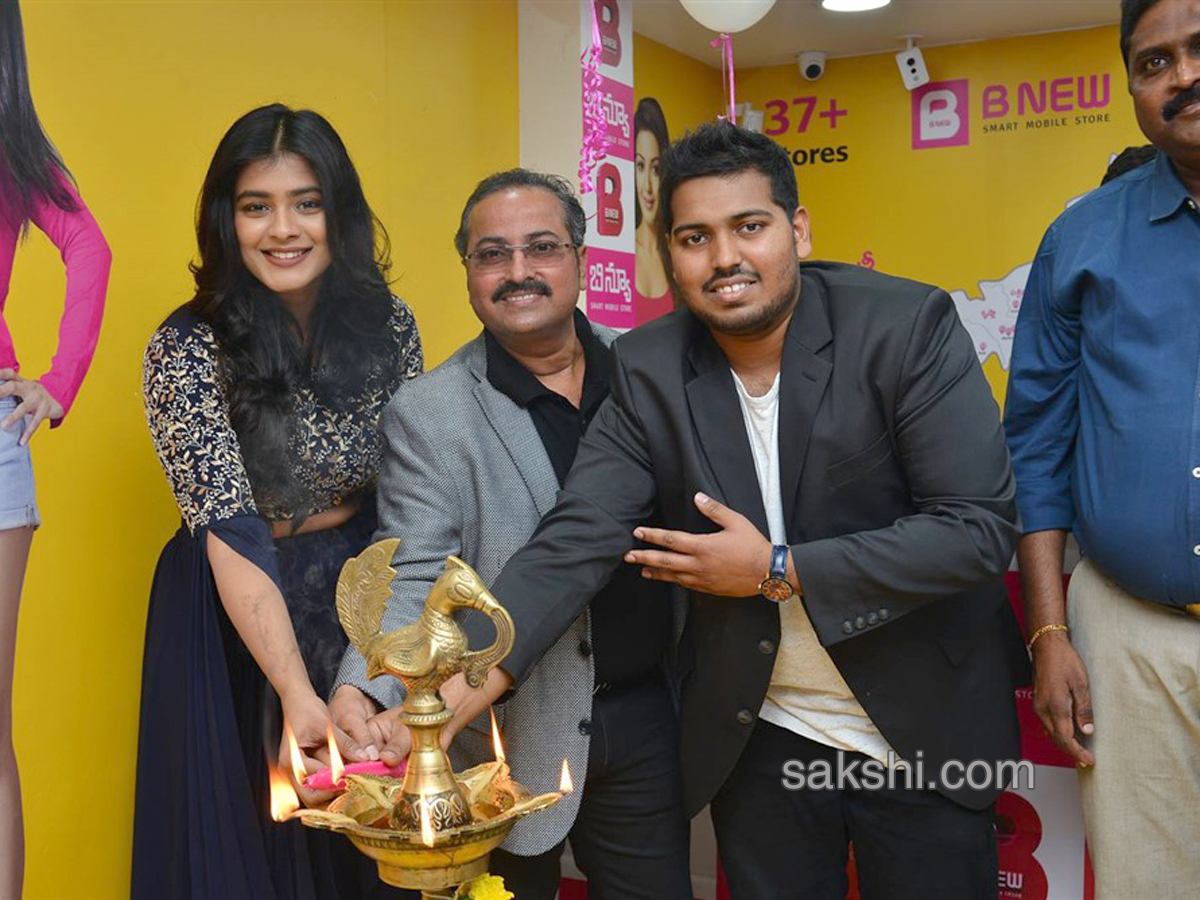 Hebah Patel launches B New Mobile Store @ Chirala - Sakshi3