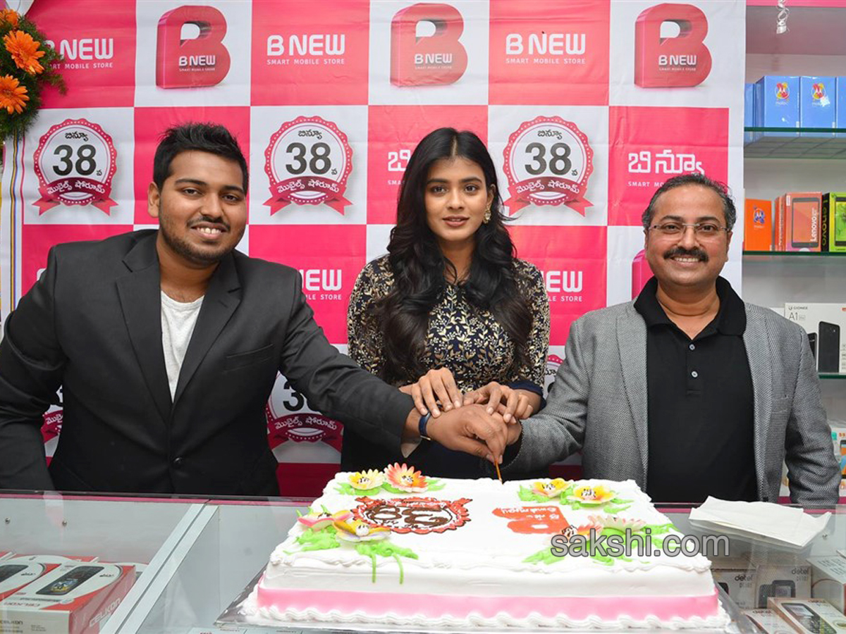 Hebah Patel launches B New Mobile Store @ Chirala - Sakshi5