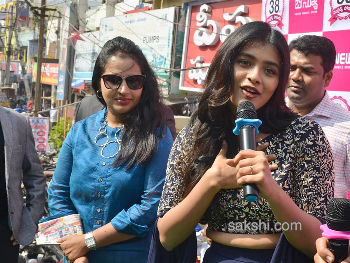 Hebah Patel launches B New Mobile Store @ Chirala - Sakshi6