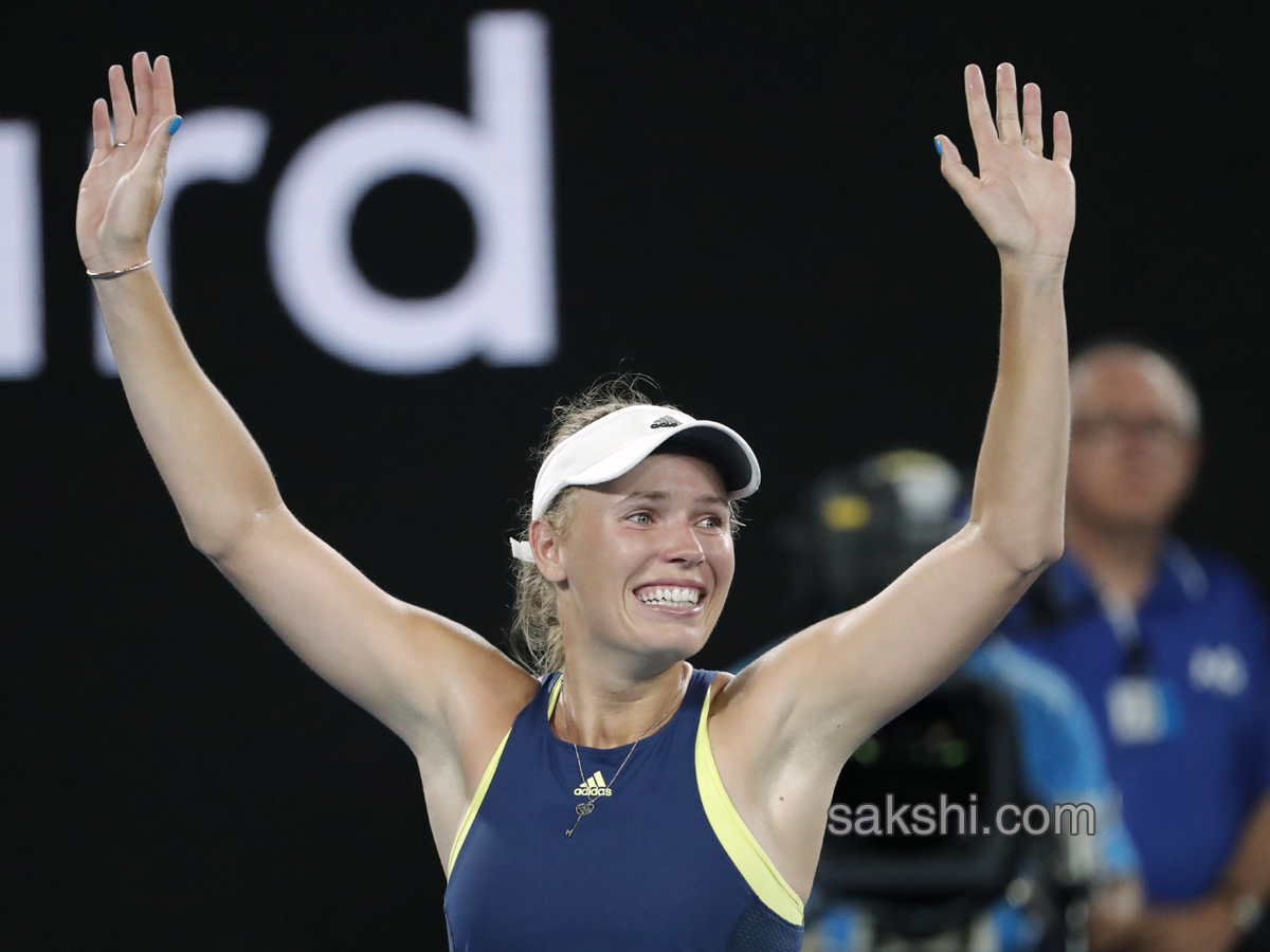 caroline wozniacki beats simona halep win australian open womens title - Sakshi5