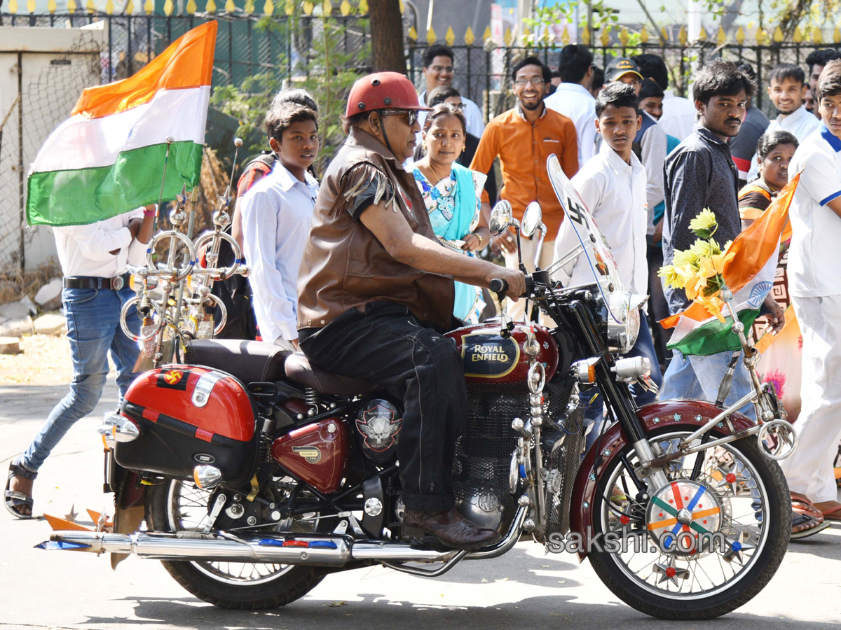 Vintage Car Exhibition at Lumbini Park - Sakshi2