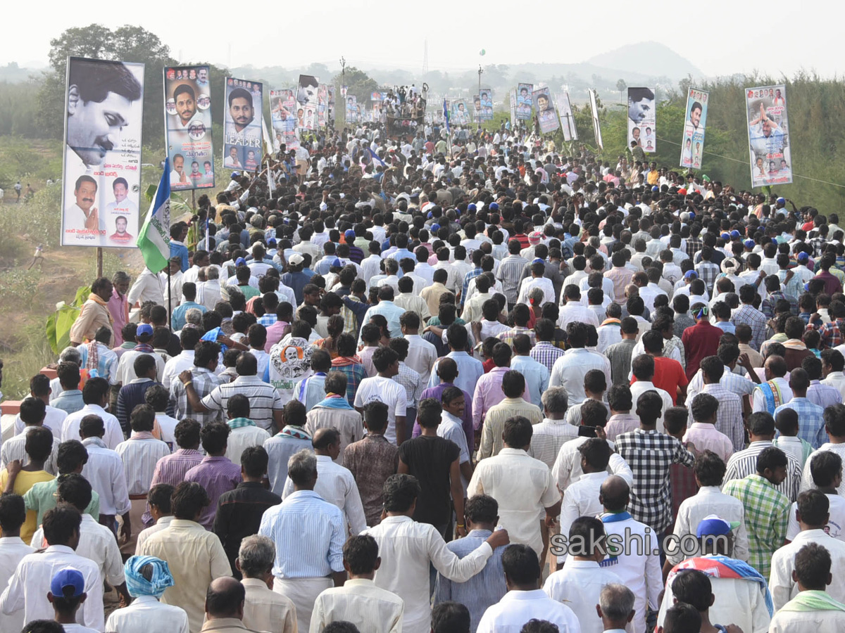 YS Jagan Mohan Reddy PrajaSankalpaYatra 1000 km - Sakshi10