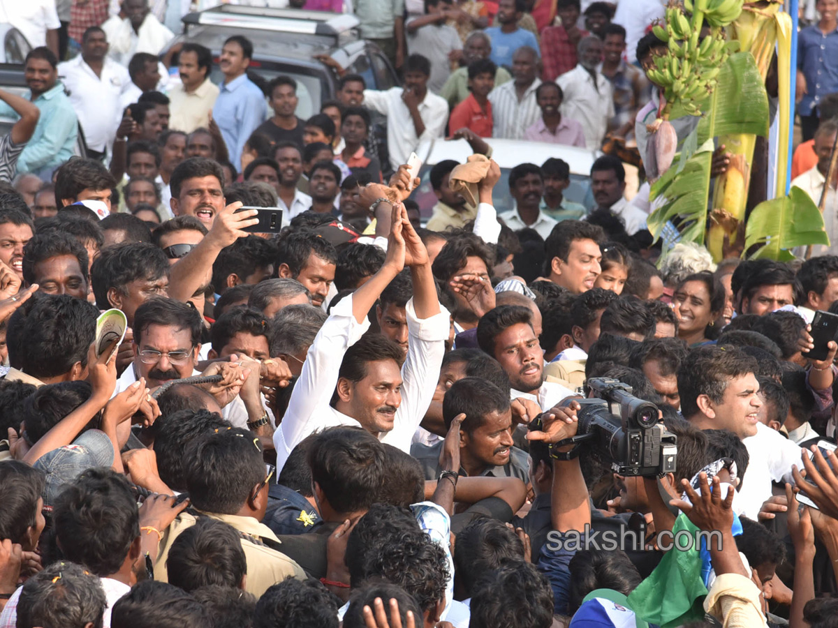 YS Jagan Mohan Reddy PrajaSankalpaYatra 1000 km - Sakshi12