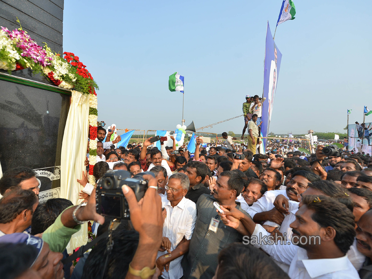 YS Jagan Mohan Reddy PrajaSankalpaYatra 1000 km - Sakshi2