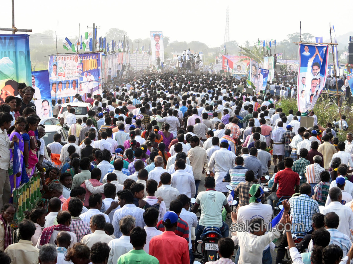 YS Jagan Mohan Reddy PrajaSankalpaYatra 1000 km - Sakshi8