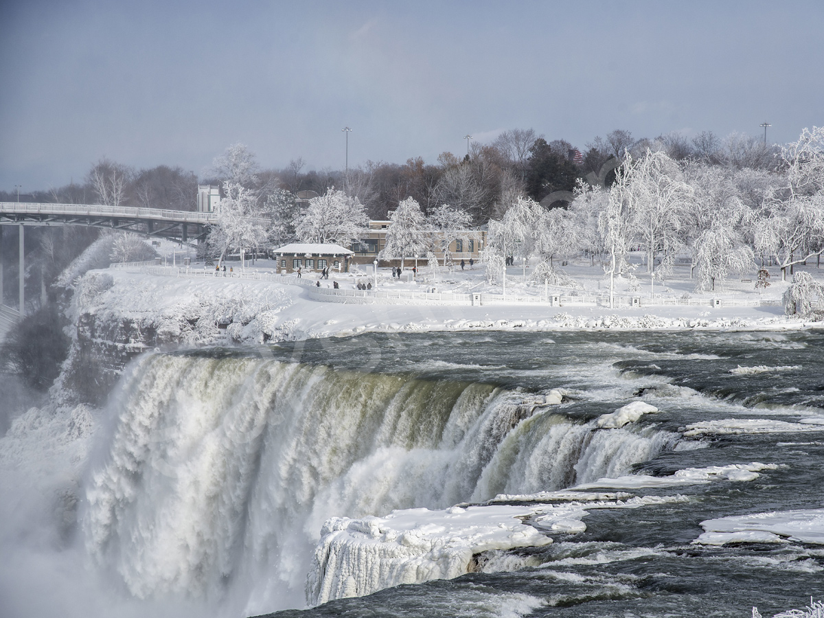 amazing photos of iced Niagara Falls - Sakshi1