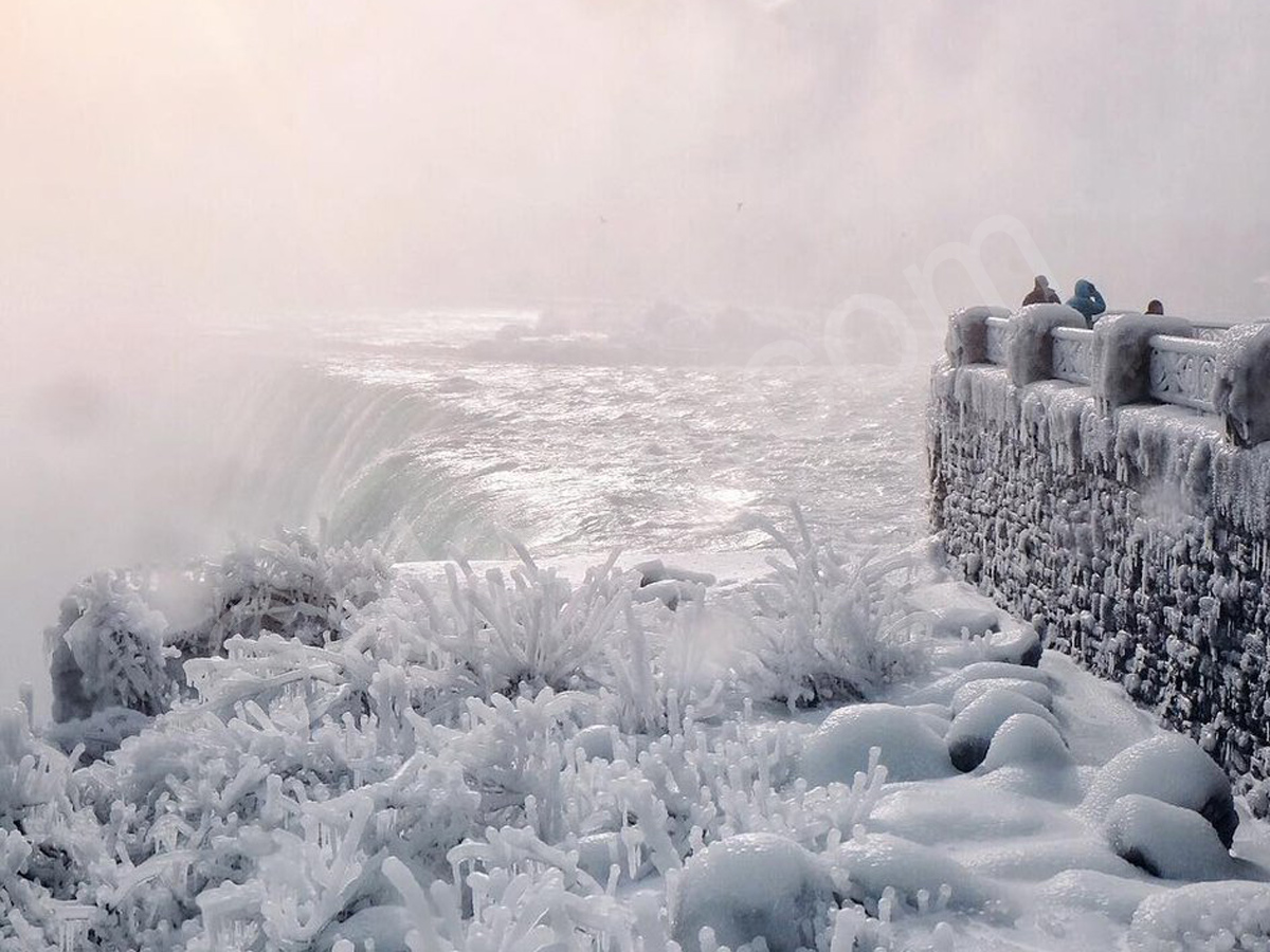 amazing photos of iced Niagara Falls - Sakshi12