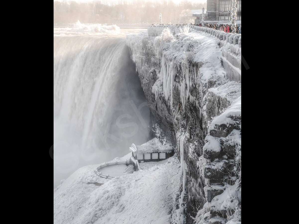 amazing photos of iced Niagara Falls - Sakshi14