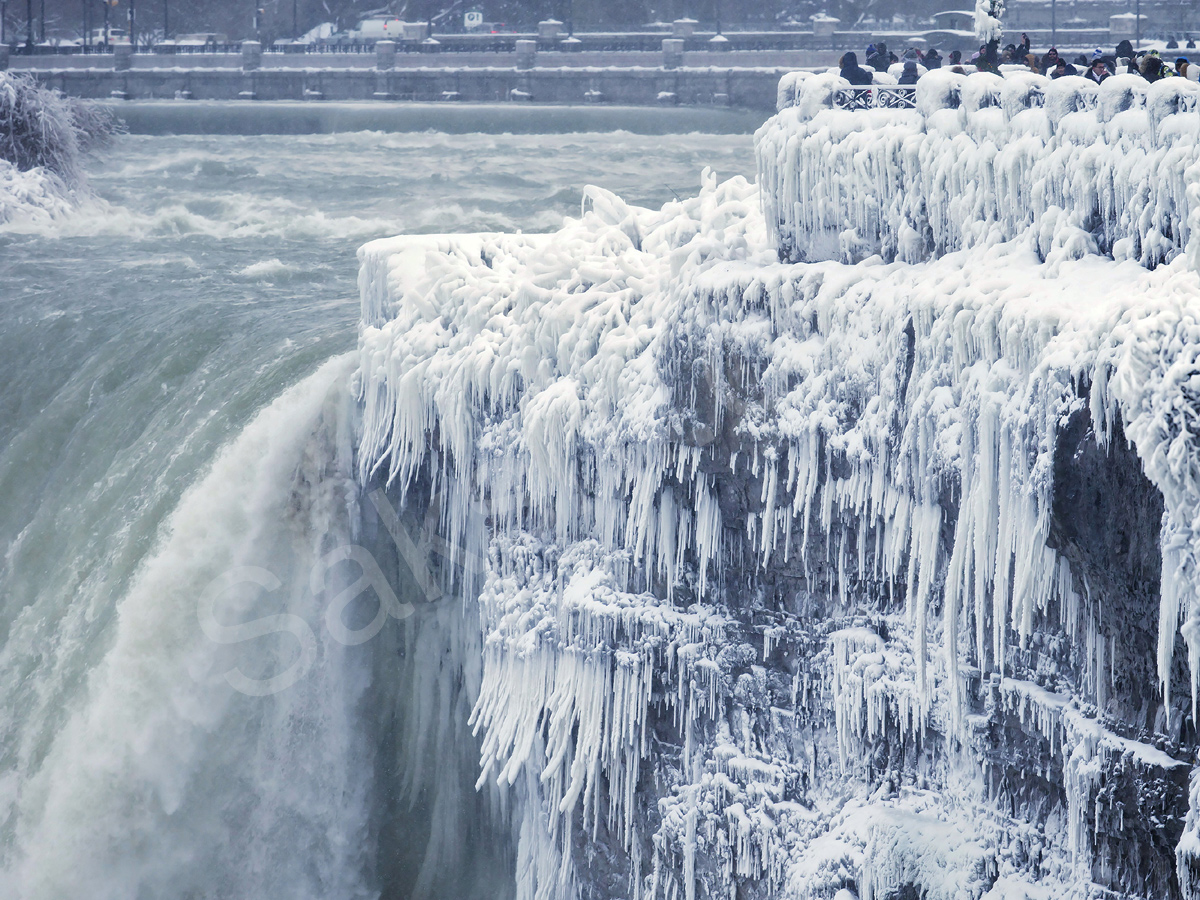 amazing photos of iced Niagara Falls - Sakshi18