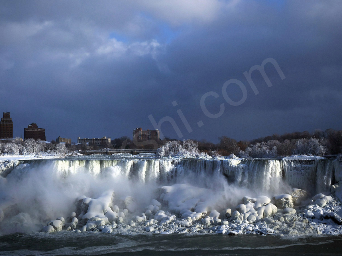 amazing photos of iced Niagara Falls - Sakshi2