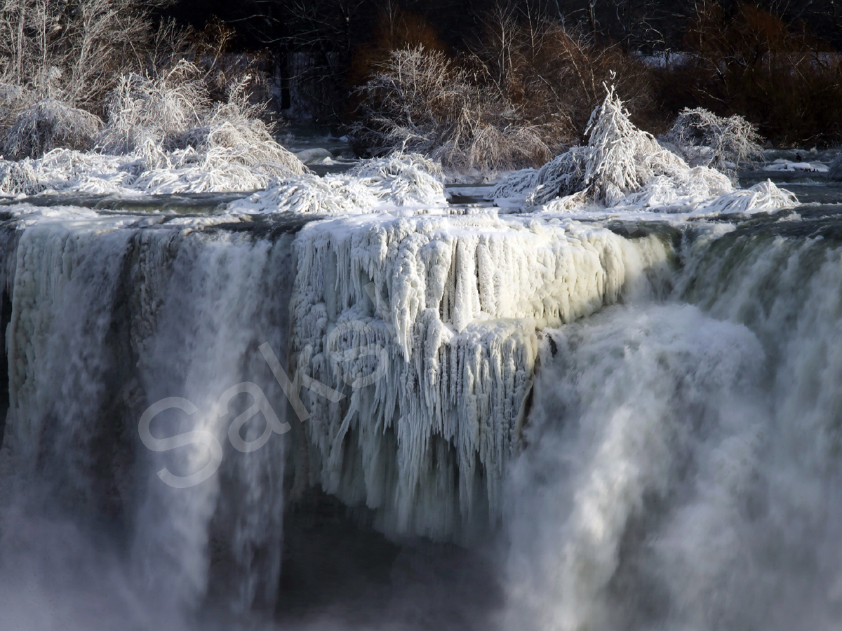 amazing photos of iced Niagara Falls - Sakshi5