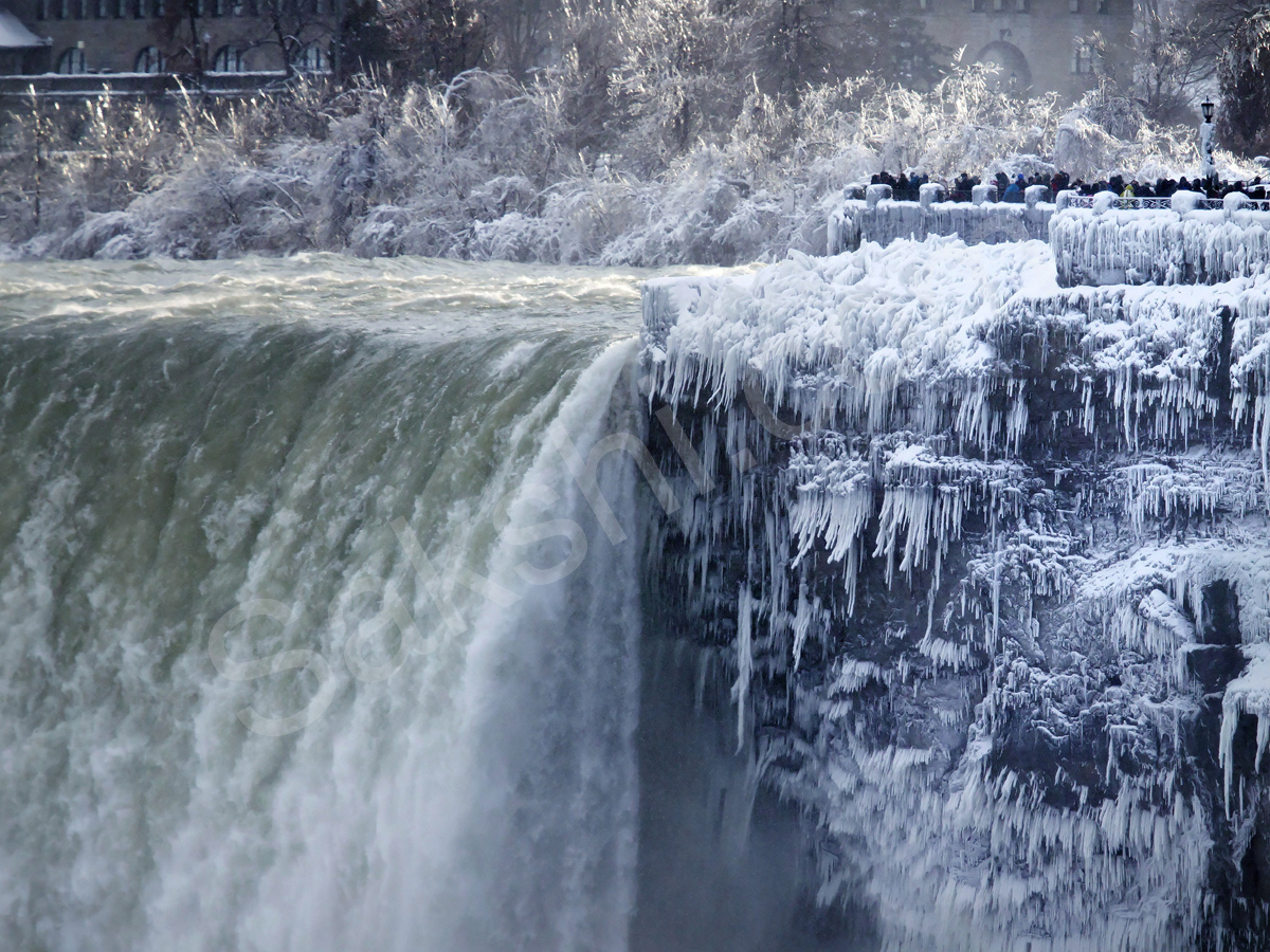 amazing photos of iced Niagara Falls - Sakshi8