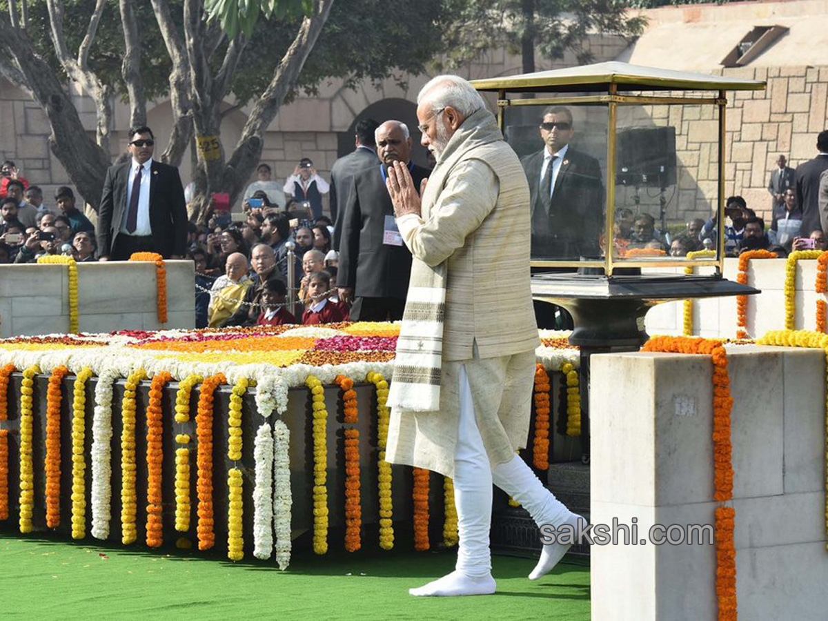 Mahatma Gandhi on his 70th death anniversary in New Delhi  - Sakshi2