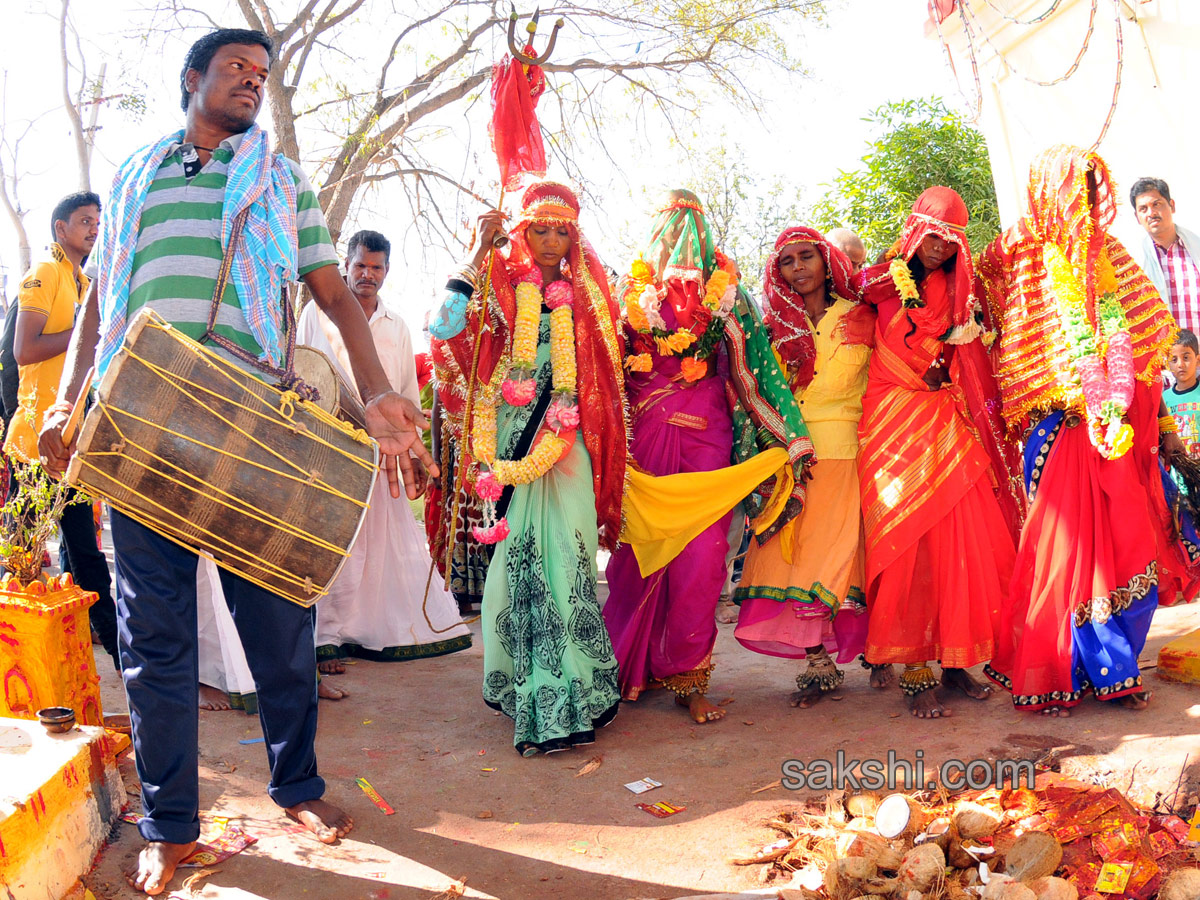 Sammakka Saralamma Jatara - Sakshi21