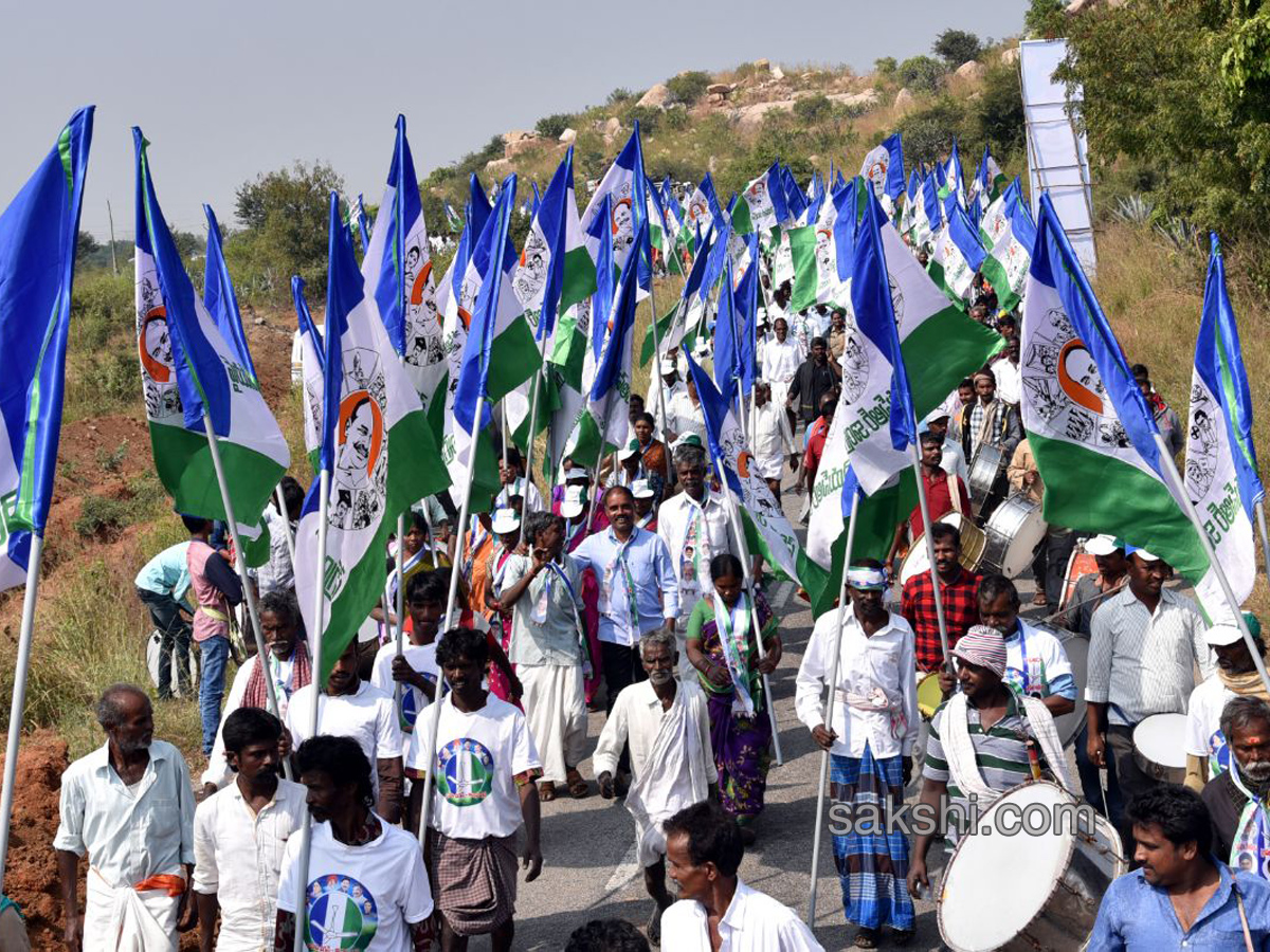 YS Jagan Day 52 Of PrajaSankalpaYatra  - Sakshi14