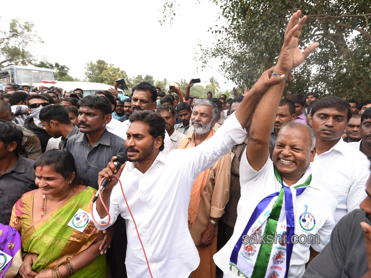 YS Jagan Day 52 Of PrajaSankalpaYatra  - Sakshi18