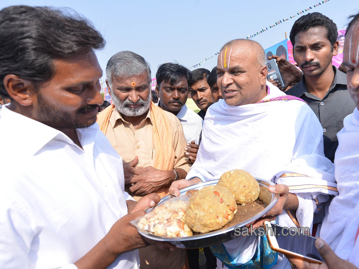 YS Jagan Day 52 Of PrajaSankalpaYatra  - Sakshi33