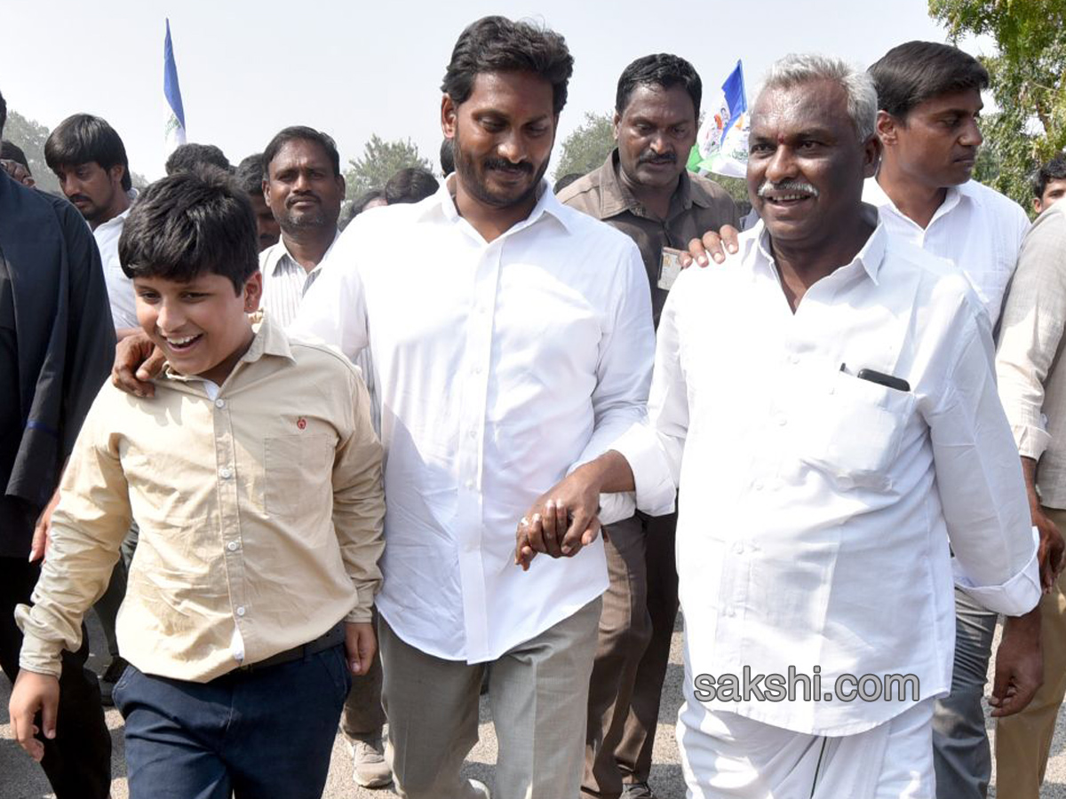 YS Jagan Day 52 Of PrajaSankalpaYatra  - Sakshi4