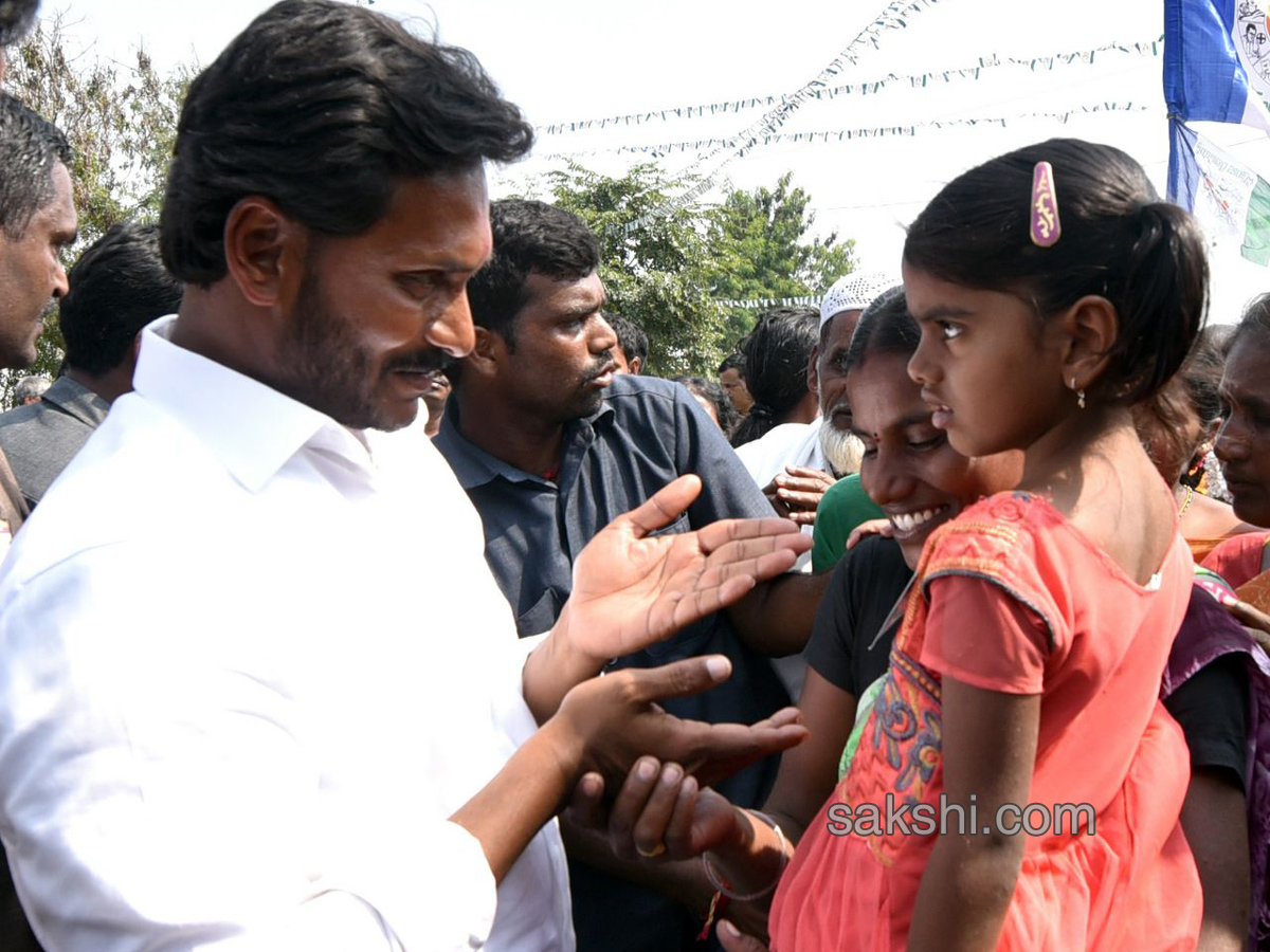 YS Jagan Day 52 Of PrajaSankalpaYatra  - Sakshi5