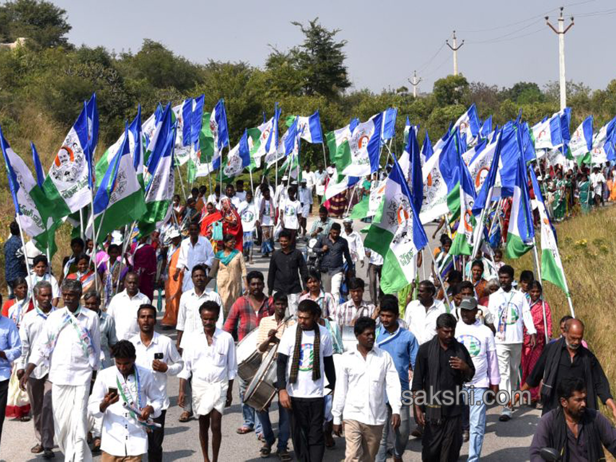 YS Jagan Day 52 Of PrajaSankalpaYatra  - Sakshi6