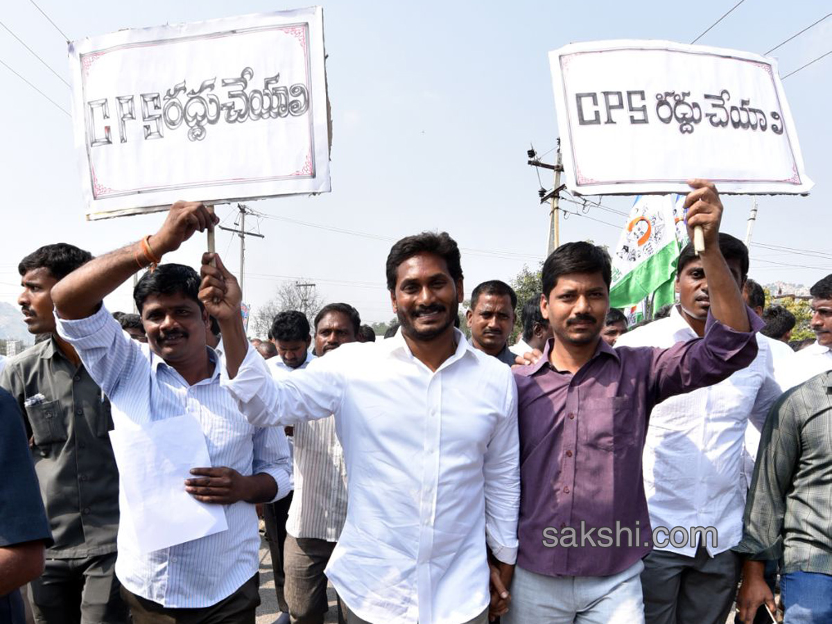 YS Jagan Day 52 Of PrajaSankalpaYatra  - Sakshi7