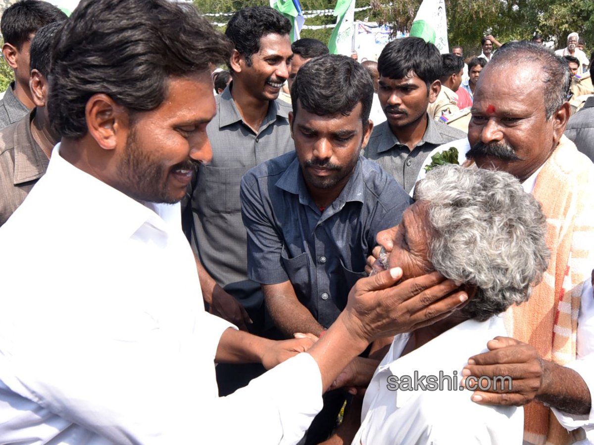 YS Jagan Day 52 Of PrajaSankalpaYatra  - Sakshi8