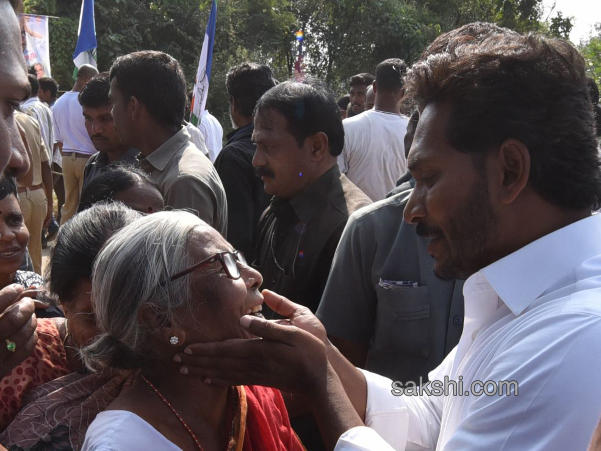 ys jagan mohan reddy prajasankalpayatra - Sakshi12