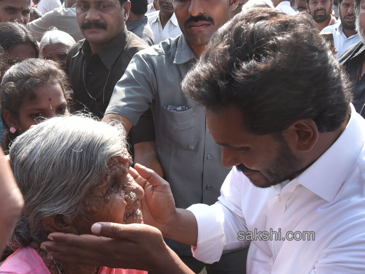 ys jagan mohan reddy prajasankalpayatra - Sakshi16