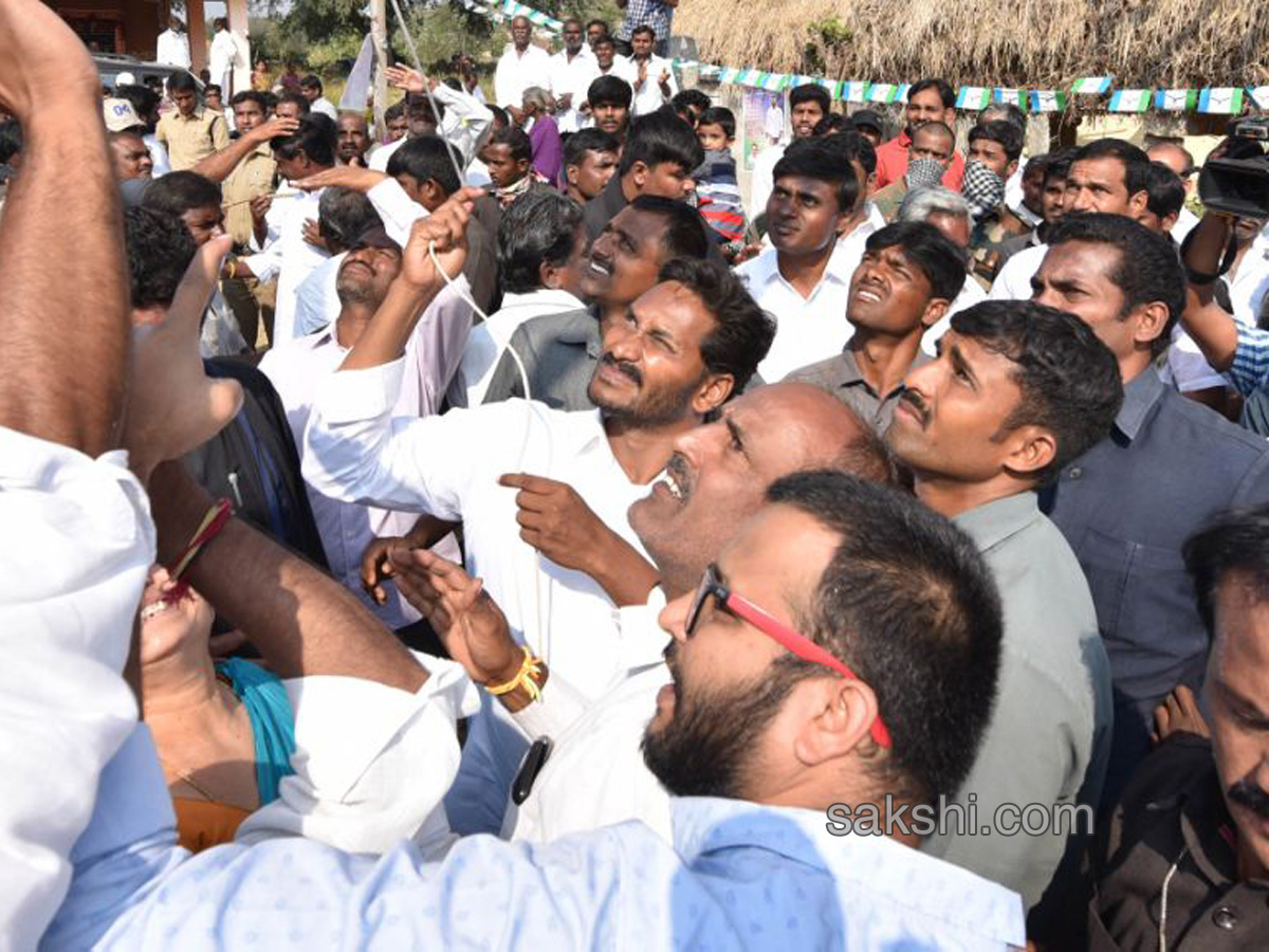 ys jagan mohan reddy prajasankalpayatra - Sakshi17