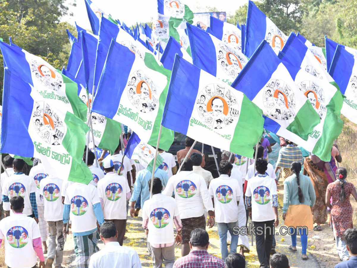 ys jagan mohan reddy prajasankalpayatra - Sakshi6