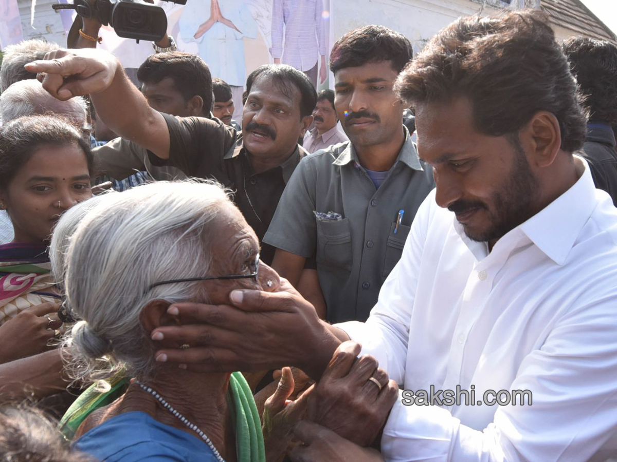 ys jagan mohan reddy prajasankalpayatra - Sakshi10