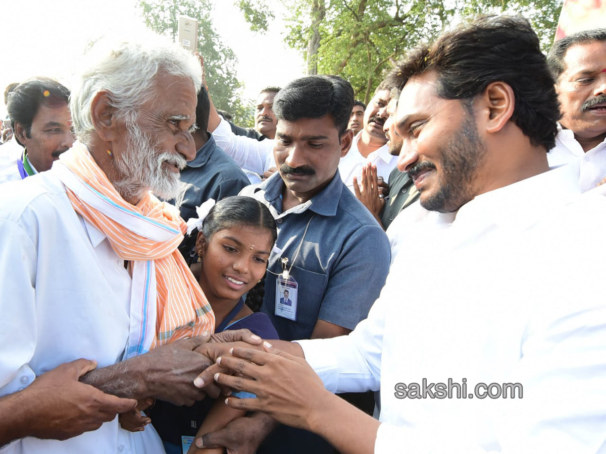 YS Jagan 56th day PrajaSankalpaYatra - Sakshi1