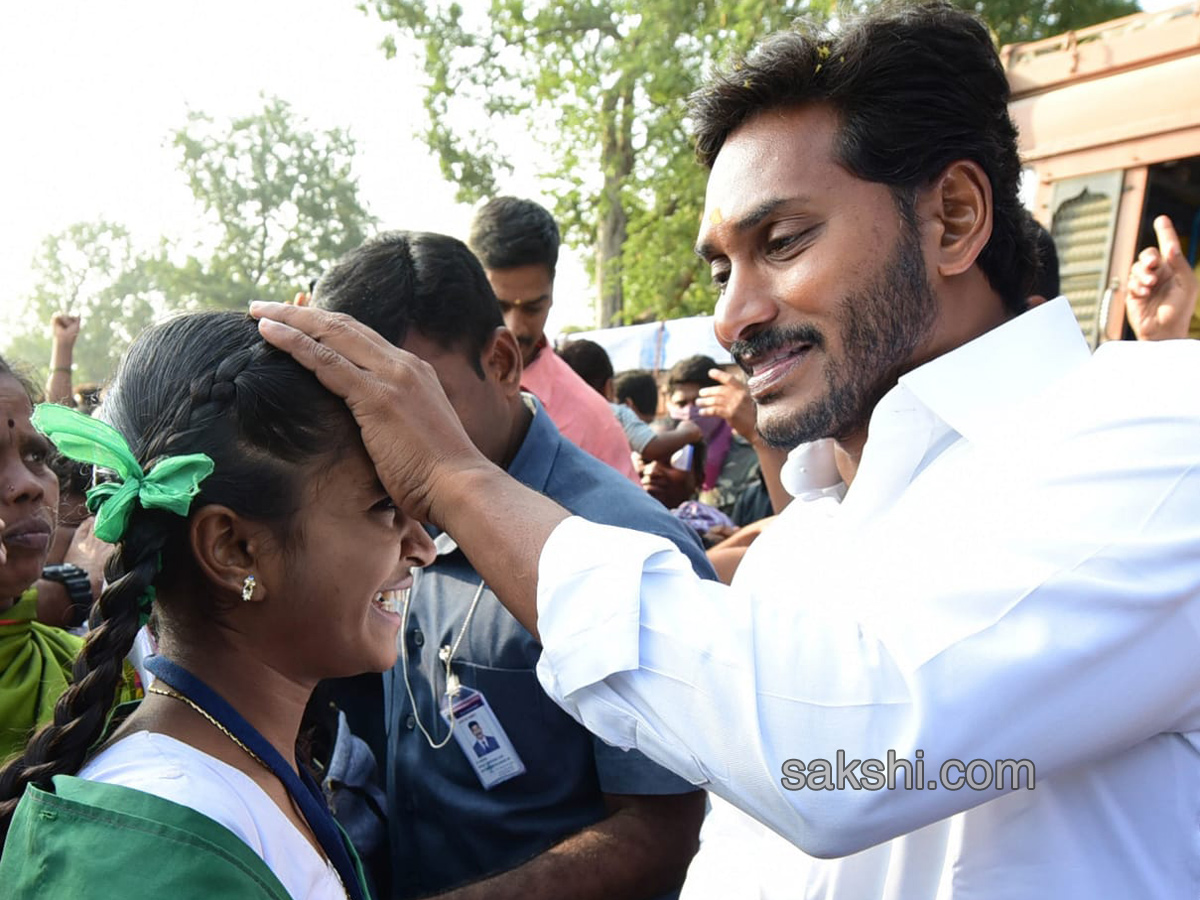 YS Jagan 56th day PrajaSankalpaYatra - Sakshi11