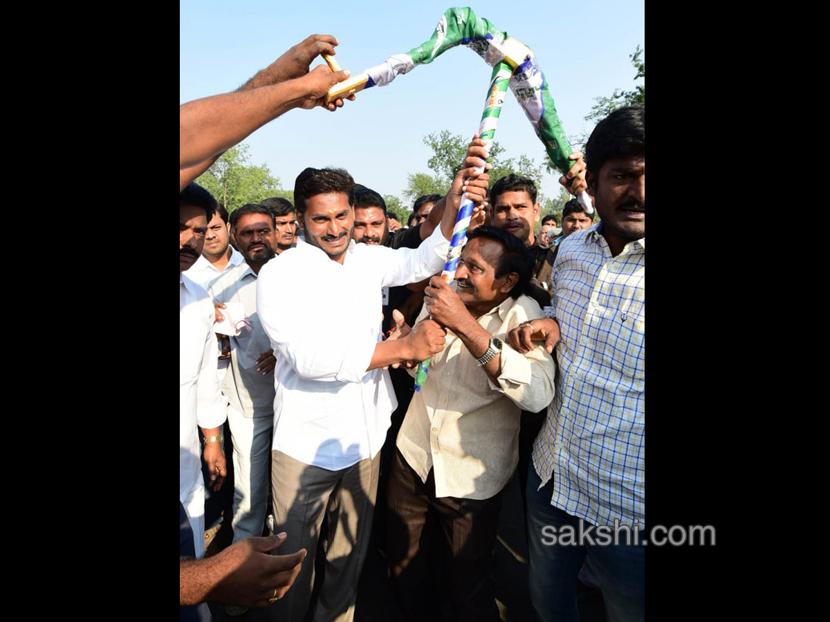 YS Jagan 56th day PrajaSankalpaYatra - Sakshi12