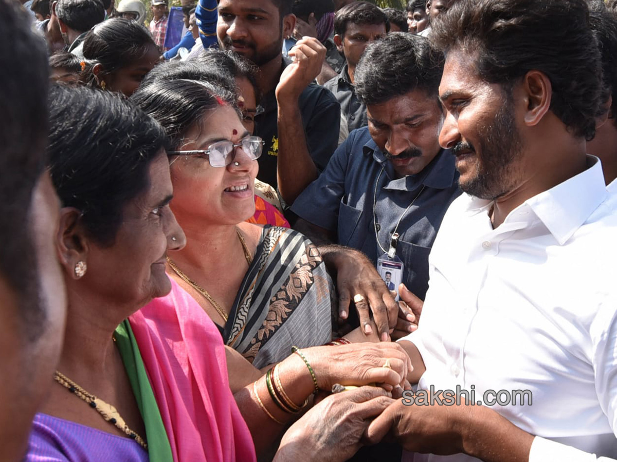 YS Jagan 56th day PrajaSankalpaYatra - Sakshi17