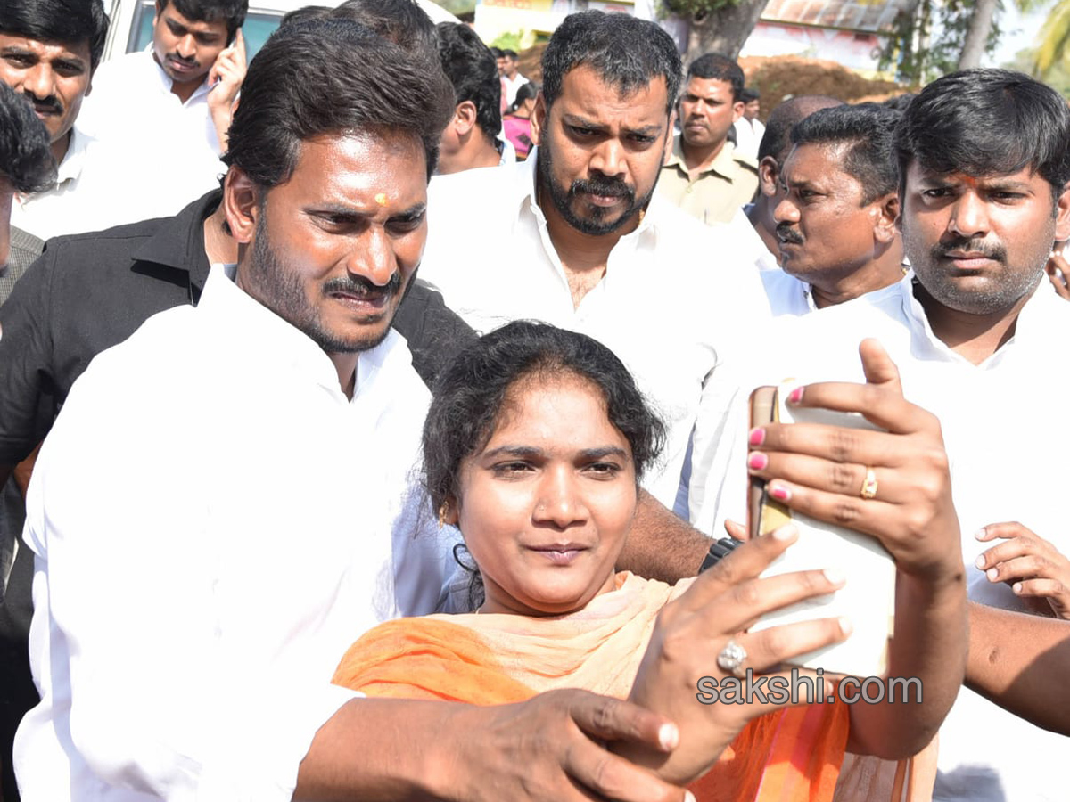 YS Jagan 56th day PrajaSankalpaYatra - Sakshi19