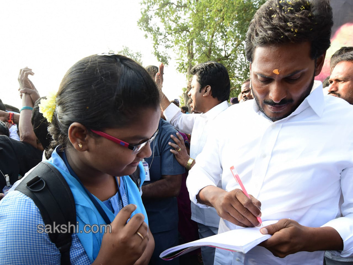 YS Jagan 56th day PrajaSankalpaYatra - Sakshi2